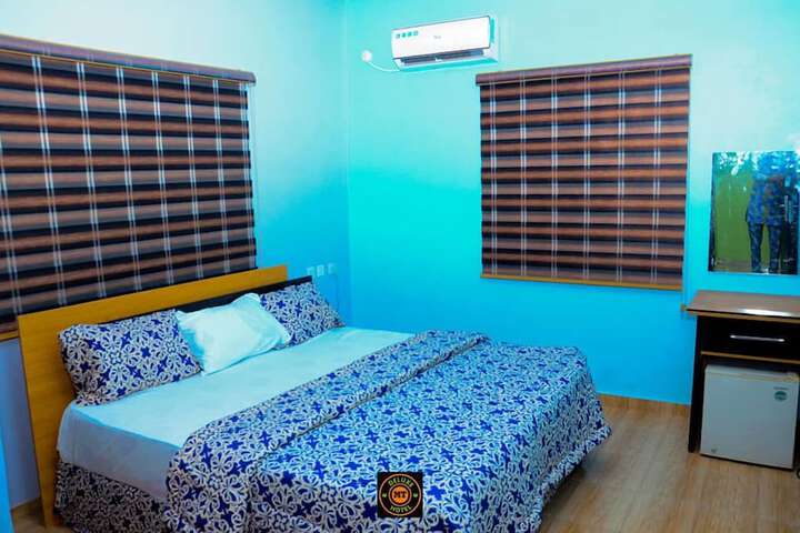 Room 8 of 42