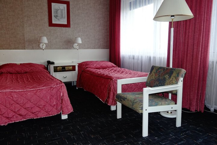 Room 6 of 66