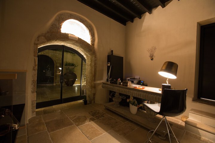 Concierge desk