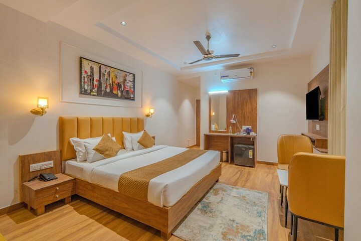 Room 6 of 35