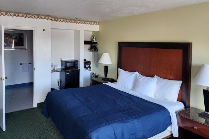 Standard | King Bed (2 of 6)