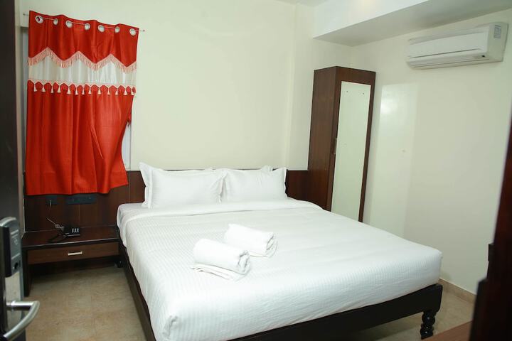 Room 6 of 28
