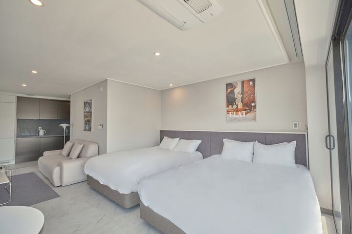 Room 12 of 29