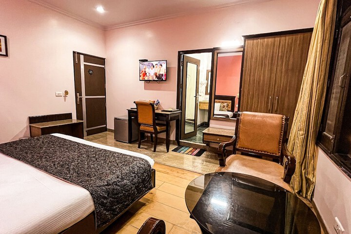 Room 3 of 18