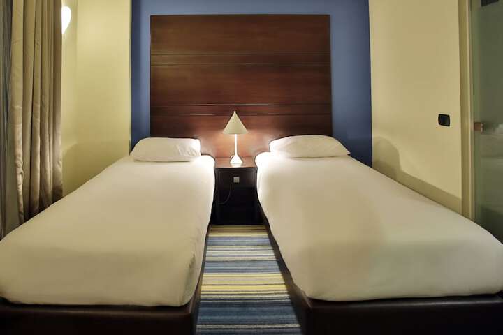 Room 25 of 73