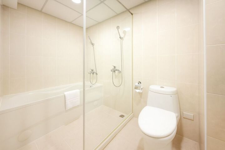 Room 14 of 24