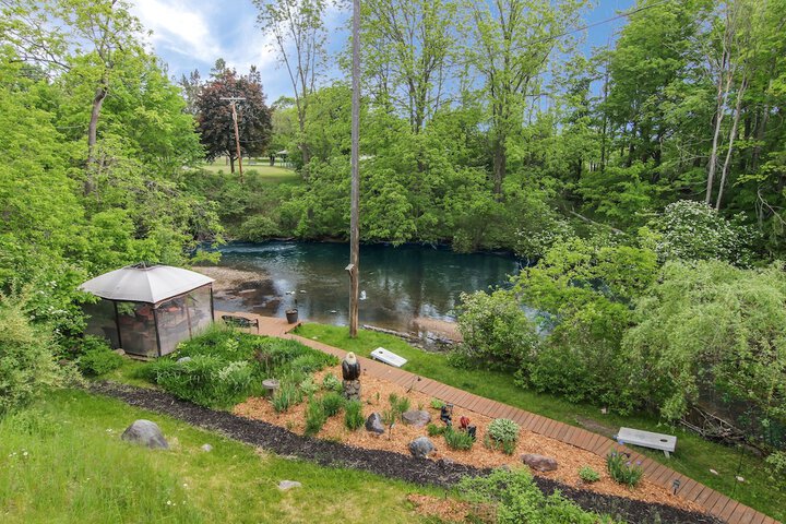 Hotel Exterior 12 of 13