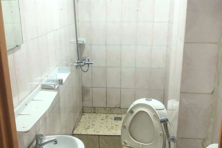 Room 9 of 17