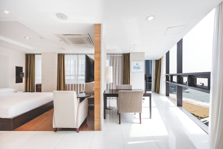 Room 80 of 151