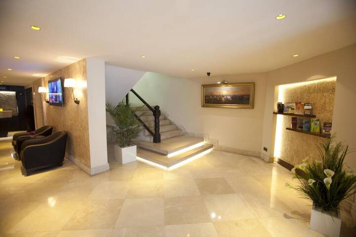 Guest Lobby