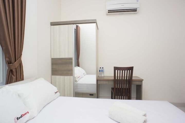 Room 8 of 14