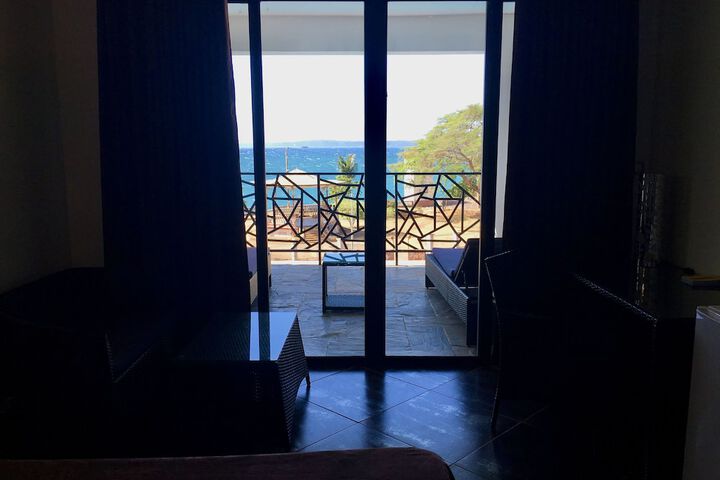 Room 2 of 90