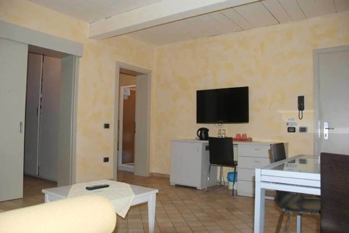 Room 6 of 39