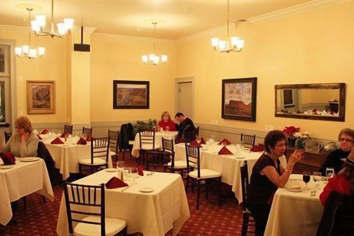 Dining 27 of 42