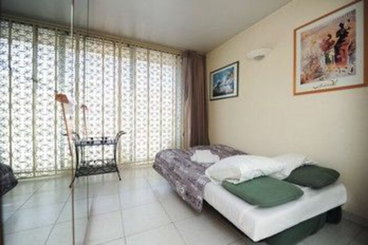 Room 10 of 31