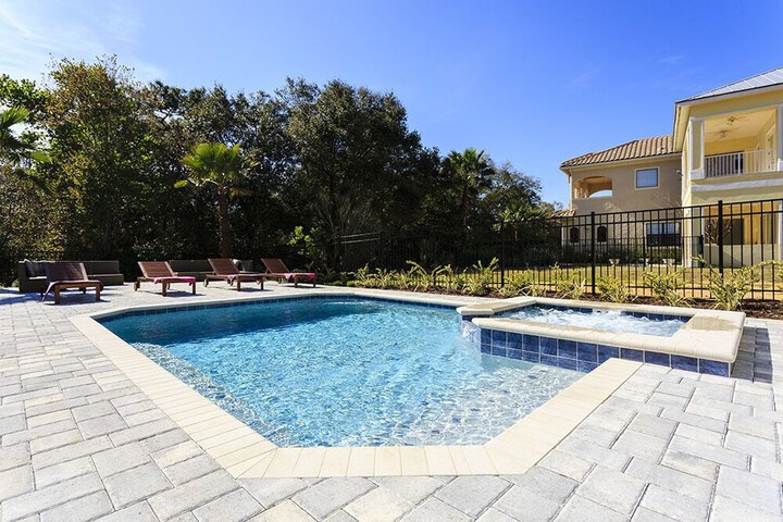 Pool 15 of 36