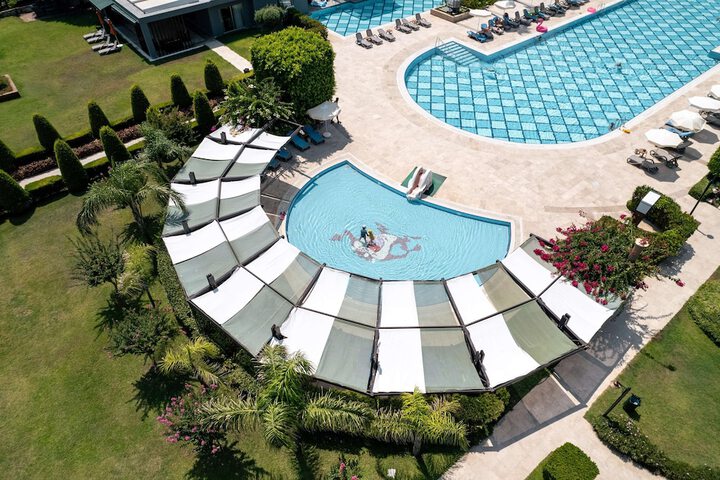 Hotel Pool