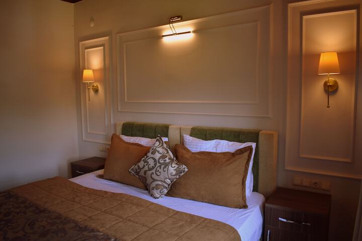 Room 6 of 42