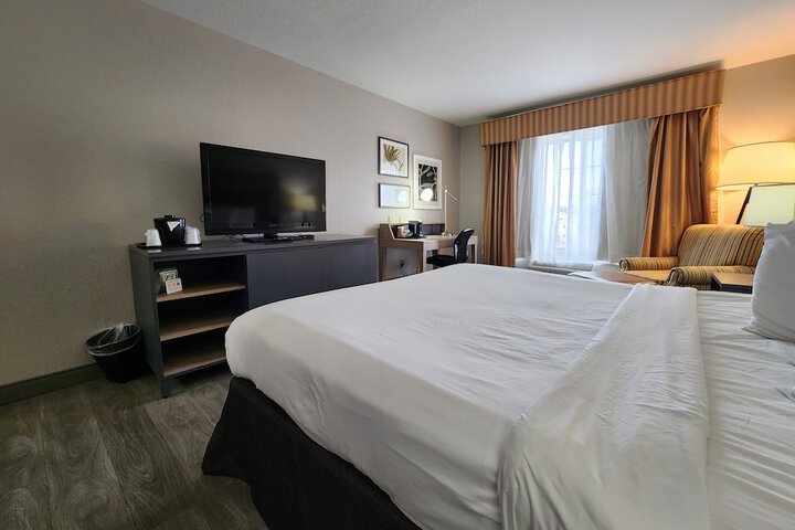 1 King Bed (23 of 24)