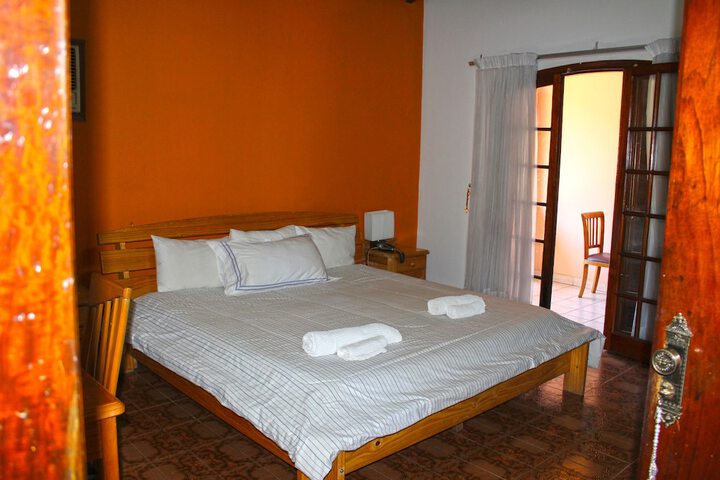 Room 5 of 32