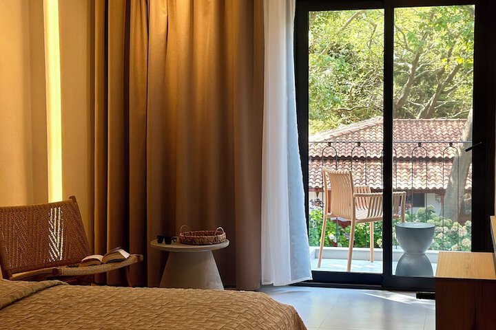 Room 8 of 25