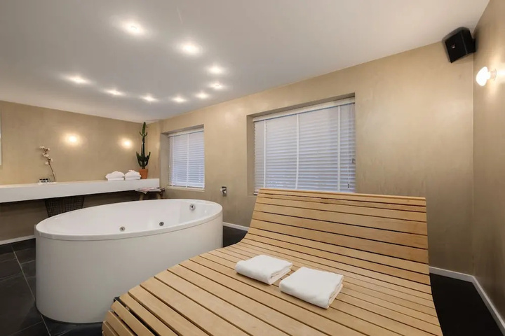 Spa 6 of 8