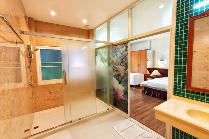 Room 74 of 159