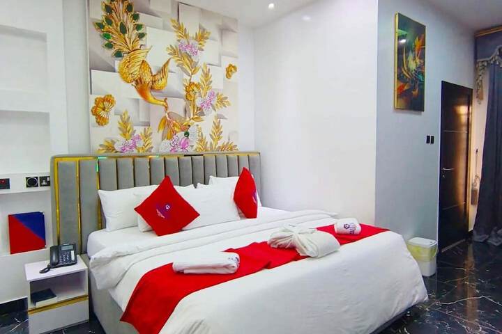Room 5 of 32