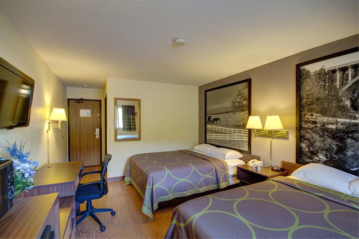 1 Queen Bed (13 of 20)