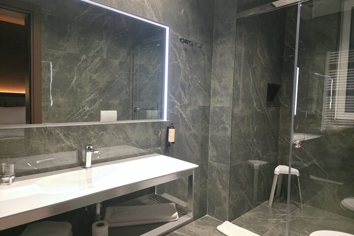 Room 43 of 60