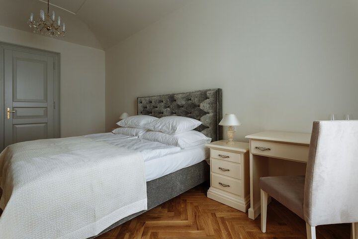 Room 5 of 70