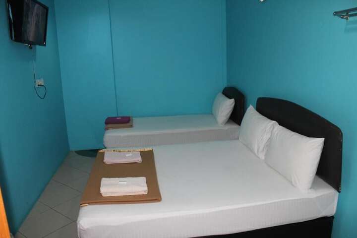 Room 6 of 28