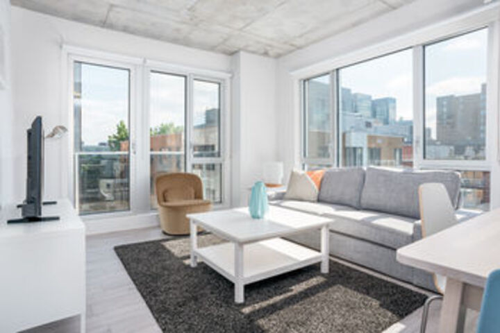 Bright 2BR in Festival Quarter by Sonder
