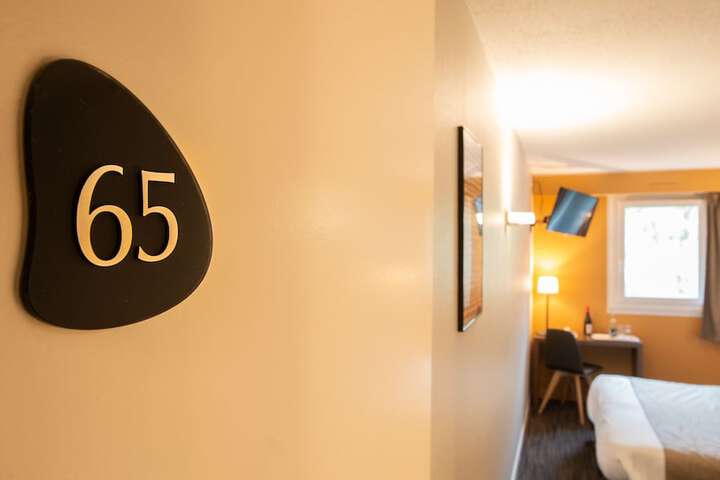Room 10 of 43