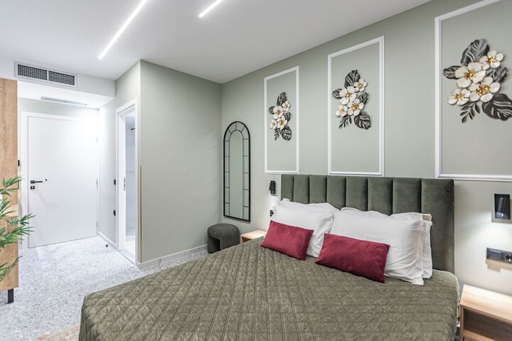 Room 34 of 100