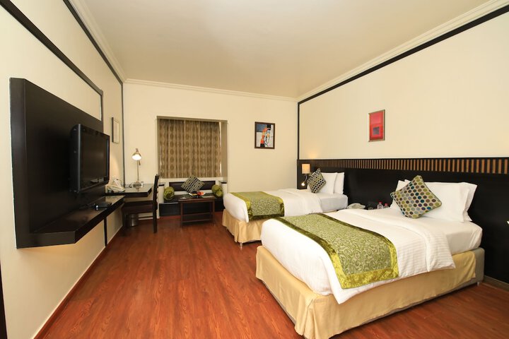 Room 6 of 32
