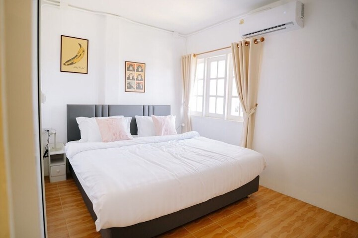 Room 4 of 20