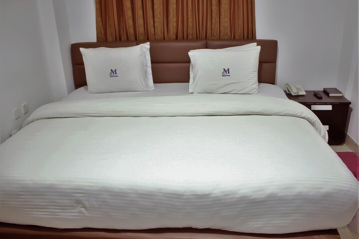 Room 7 of 62