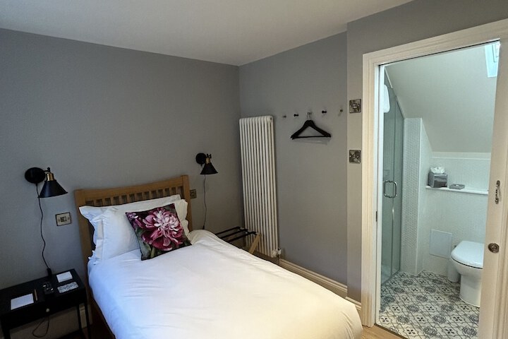 Room 26 of 49