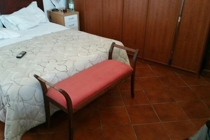Room 1 of 3
