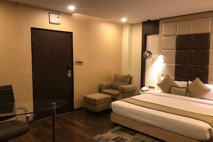 Room 13 of 26