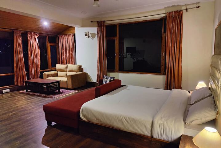 Room 38 of 76