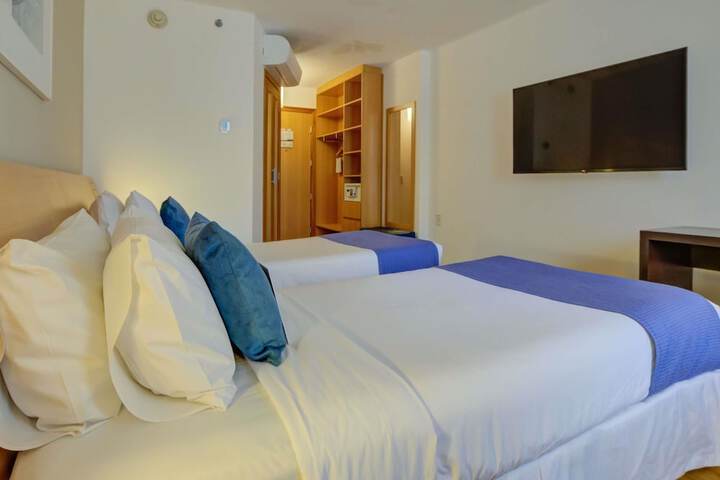 Room 43 of 150