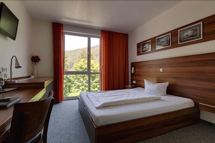 Room 5 of 34