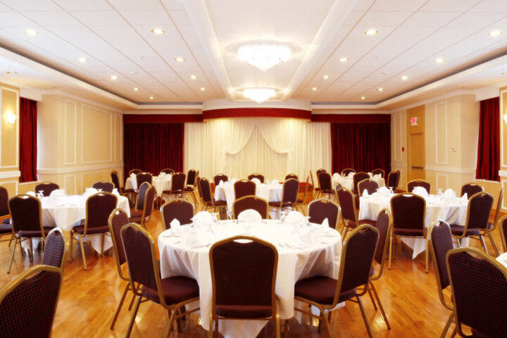 Ballroom/Hall 16 of 77