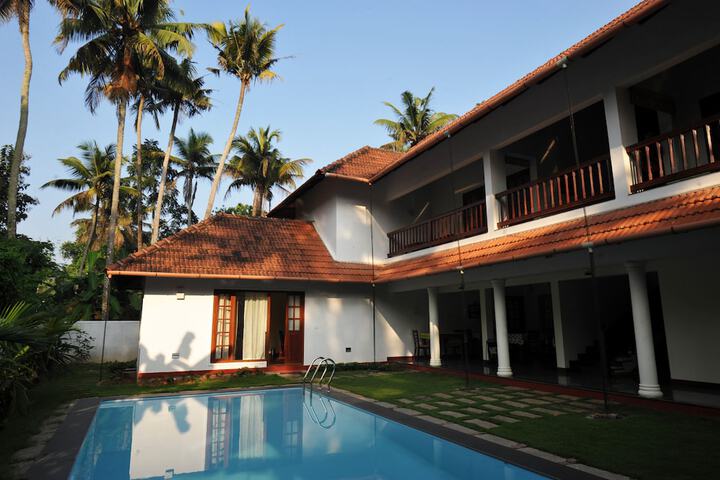 Hotel with Pool
