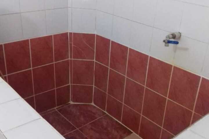 Room 9 of 11