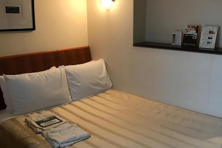 Room 28 of 103