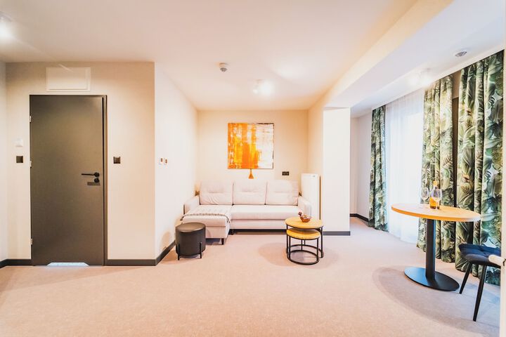 Room 13 of 21