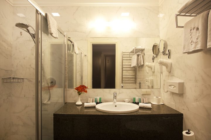 Room 42 of 70